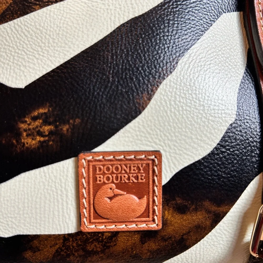 🦆 Like New Dooney & Bourke Zebra Leather Satchel - Picture 11 of 11